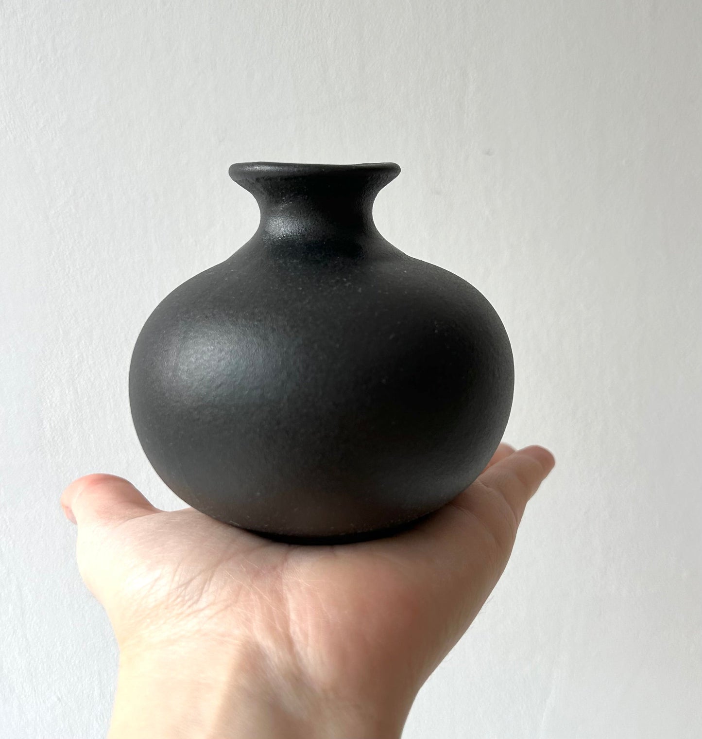 Ceramic design vase - black-2