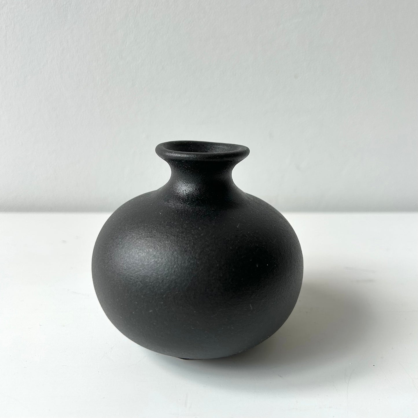 Ceramic design vase - black-3