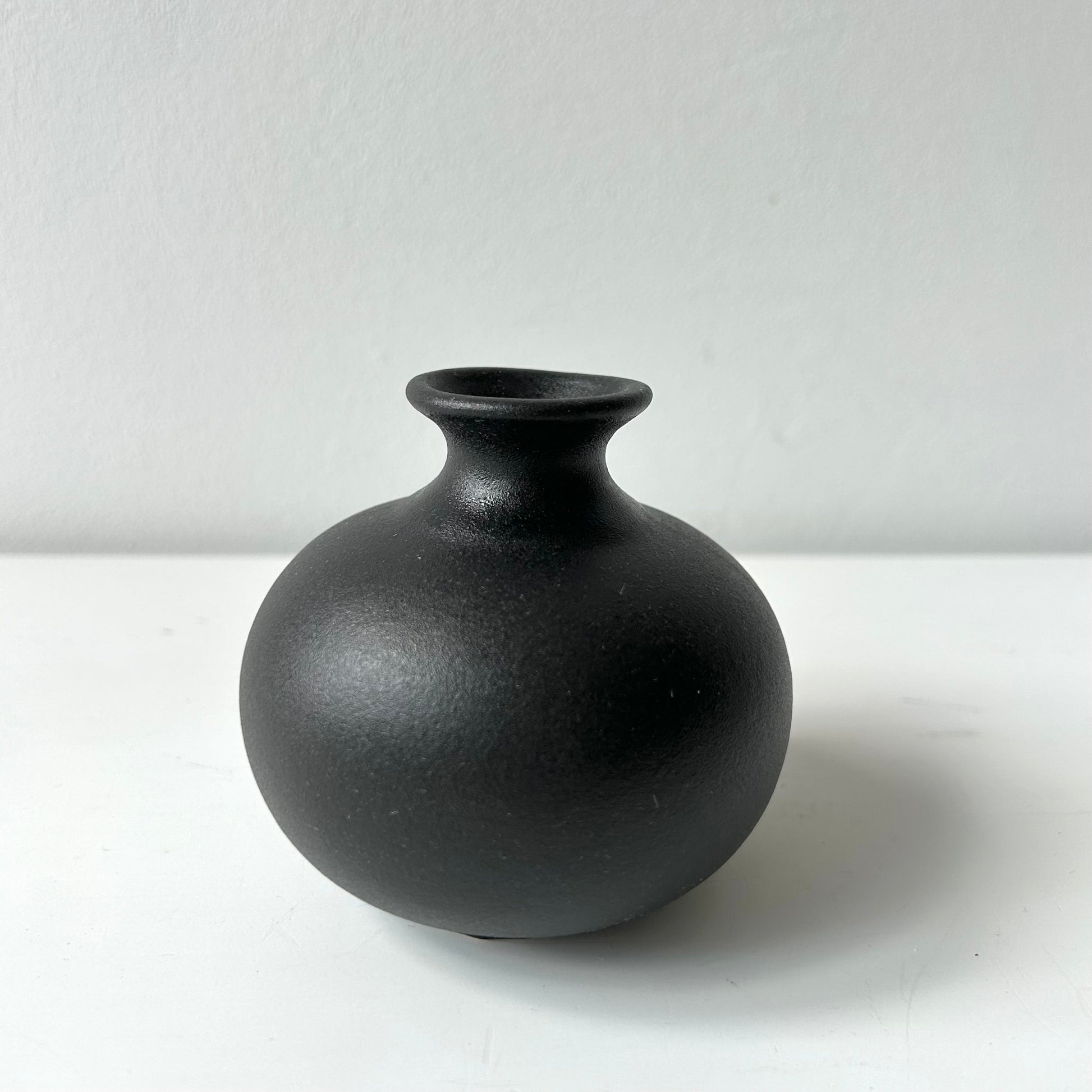 Ceramic design vase - black-3