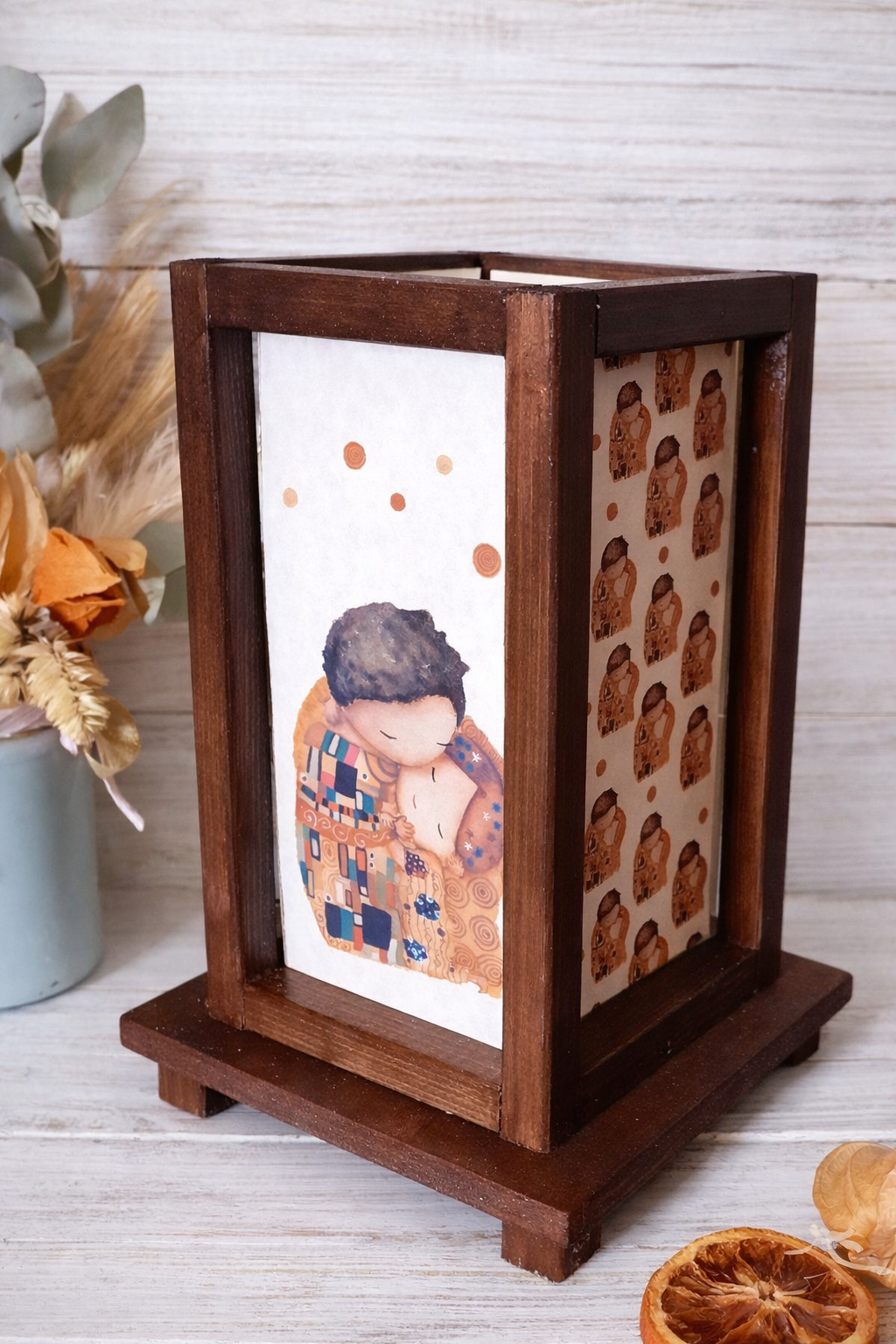 Lampada in legno "Il bacio" di Klimt